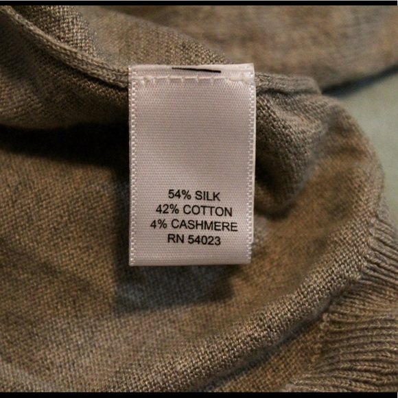 Banana Republic Light Weight Luxury Blend Sweater - Picture 3 of 4